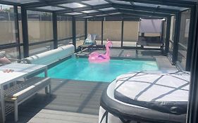 L'Aurore suite de charme, clim jacuzzi, sauna, piscine chauffée cuisine...