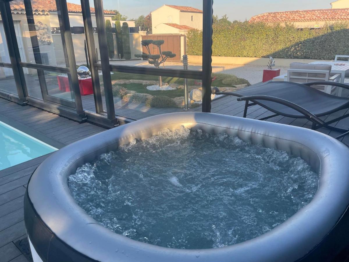 L'Aurore suite de charme, clim jacuzzi, sauna, piscine chauffée cuisine... Carpentras Extérieur photo