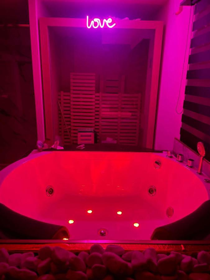 L'Aurore suite de charme, clim jacuzzi, sauna, piscine chauffée cuisine... Carpentras Extérieur photo