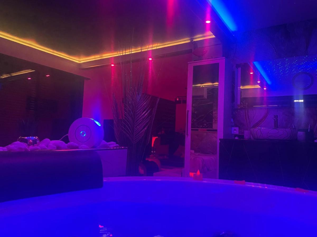L'Aurore suite de charme, clim jacuzzi, sauna, piscine chauffée cuisine... Carpentras Extérieur photo