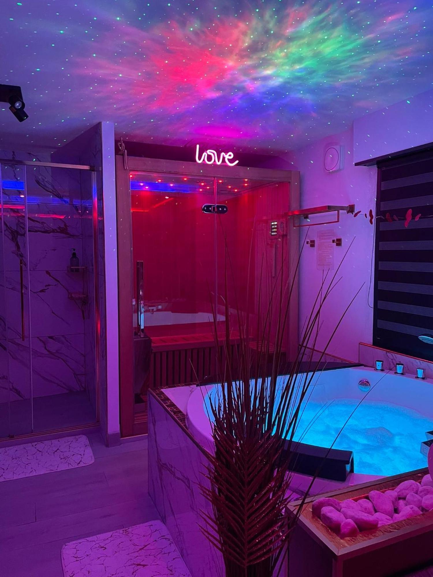 L'Aurore suite de charme, clim jacuzzi, sauna, piscine chauffée cuisine... Carpentras Extérieur photo